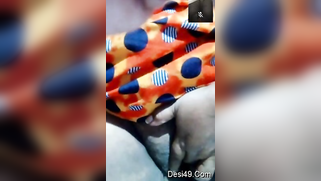 Naughty Desi mature woman broadcasts her own porn show from bedroom | XXX Video on AllSex.XXX