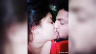 Desi girl in red sari kisses bearded man who films their lips merging | XXX Video on AllSex.XXX