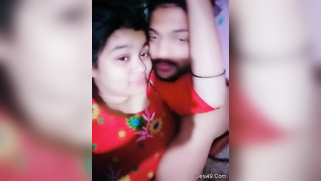 Desi girl in red sari kisses bearded man who films their lips merging | XXX Video on AllSex.XXX