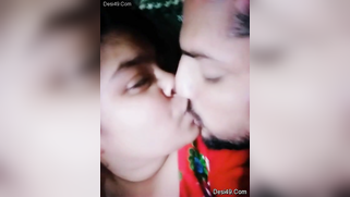 Desi girl in red sari kisses bearded man who films their lips merging | XXX Video on AllSex.XXX
