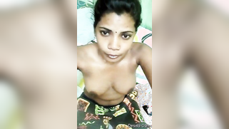 Desi MILF wants to be popular so she performs the online topless show | XXX Video on AllSex.XXX