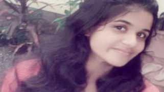 Webcam sex model with long hair tempts viewers with naked body parts