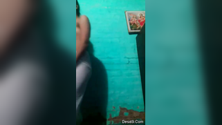 Teen performs amateur webcam sex show and strips down in the bathroom | XXX Video on AllSex.XXX