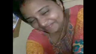 Desi aunty shows tits playing with them focusing on sensitive nipples | XXX Video on AllSex.XXX