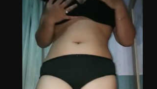 Desi girl takes everything off and shows hairy pubis under the towel | XXX Video on AllSex.XXX