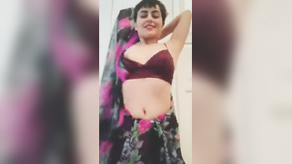 Woman in sari perform XXX dance and slowly strips down moving body | XXX Video on AllSex.XXX