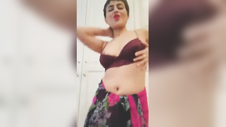 Woman in sari perform XXX dance and slowly strips down moving body | XXX Video on AllSex.XXX
