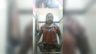 XXX aunty takes her cherry and boobs to light in amateur Indian video