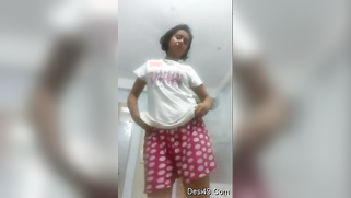 Slender Desi girl gives boobs and pussy to viewers via video link