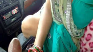 Indian babe in green sari takes big cock in hand and mouth in the car | XXX Video on AllSex.XXX