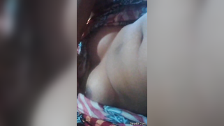 XXX webcam babe fucks herself exploiting own fingers in close-up clip