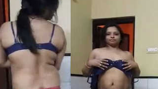 Boyfriend offers the Desi cutie film porn video and she agrees | XXX Video on AllSex.XXX