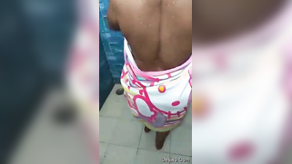 Desi housewife flashes body in amateur porn video after taking a shower | XXX Video on AllSex.XXX