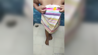Desi housewife flashes body in amateur porn video after taking a shower | XXX Video on AllSex.XXX
