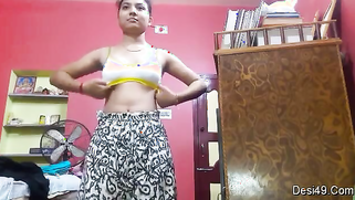 Desi college girl earns money showing private parts in porn video | XXX Video on AllSex.XXX