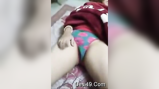 Lover of porn convinces Desi wife to show vagina on the camera | XXX Video on AllSex.XXX