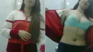 Self-isolated Desi charmer boosts men's mood by the solo porn video | XXX Video on AllSex.XXX