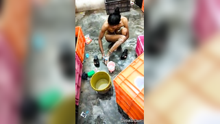 Aspiring pornographer films the skinny Desi neighbor washing body | XXX Video on AllSex.XXX