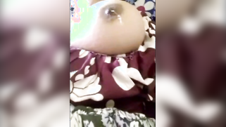 Boyfriend films porn video of the Desi woman playing with nipples | XXX Video on AllSex.XXX