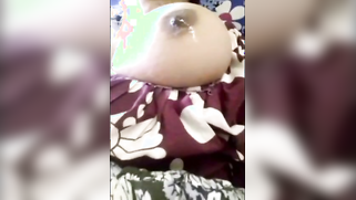 Boyfriend films porn video of the Desi woman playing with nipples | XXX Video on AllSex.XXX