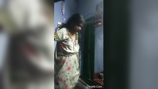 Tits are the only thing that Desi girl flashes in the porn video | XXX Video on AllSex.XXX