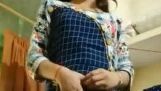 Spectators want porn entertainment and the Desi webcam model masturbates | XXX Video on AllSex.XXX