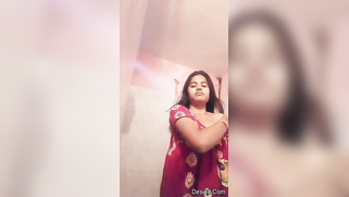 Desi girl undresses in front of webcam hoping to be a porn actress one day | XXX Video on AllSex.XXX