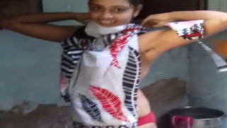 Lazy cameraguy films porn video instead of helping the Desi girl | XXX Video on AllSex.XXX