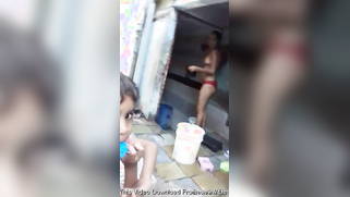 Lazy cameraguy films porn video instead of helping the Desi girl | XXX Video on AllSex.XXX