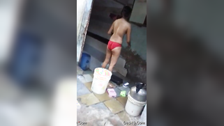 Lazy cameraguy films porn video instead of helping the Desi girl | XXX Video on AllSex.XXX