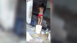 Lazy cameraguy films porn video instead of helping the Desi girl | XXX Video on AllSex.XXX