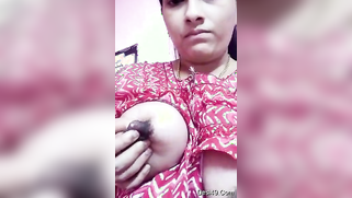 Amateur porn video of the Desi housewife extracting milk from tits | XXX Video on AllSex.XXX