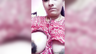 Amateur porn video of the Desi housewife extracting milk from tits | XXX Video on AllSex.XXX