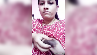 Amateur porn video of the Desi housewife extracting milk from tits | XXX Video on AllSex.XXX