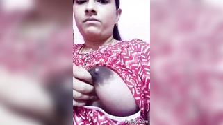 Amateur porn video of the Desi housewife extracting milk from tits | XXX Video on AllSex.XXX