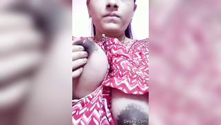 Amateur porn video of the Desi housewife extracting milk from tits | XXX Video on AllSex.XXX
