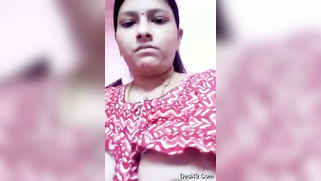 Amateur porn video of the Desi housewife extracting milk from tits | XXX Video on AllSex.XXX