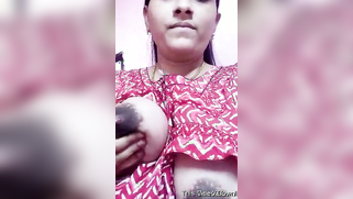 Amateur porn video of the Desi housewife extracting milk from tits | XXX Video on AllSex.XXX