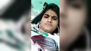 Cameraguy finally convinces the Desi girlfriend to show some porn things