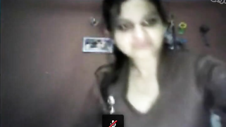 Desi woman's lover turns off the mic so his wife won't hear porn sounds | XXX Video on AllSex.XXX