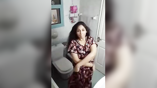 Desi model secludes herself in the bathroom for naked porn video | XXX Video on AllSex.XXX