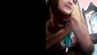 Girl in hijab manages to do porn things even though Desi stepmom is at home | XXX Video on AllSex.XXX