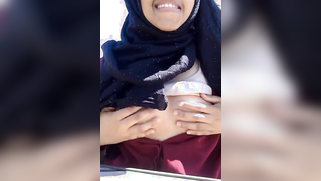 Desi woman with pink lips touches tits in the outdoor porn video | XXX Video on AllSex.XXX