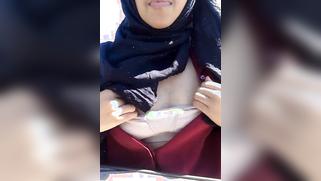 Desi woman with pink lips touches tits in the outdoor porn video | XXX Video on AllSex.XXX