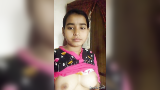 Boobs aren't the only thing that Desi girl will show in solo porn video