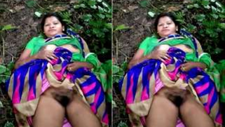 Lonely Desi woman looks ready for porn and a stranger starts filming her