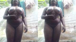 Outdoor porn video of the Desi BBW with pretty face and hot curves