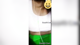 Video call turns into a porn show when the Desi babe flashes tits | XXX Video on AllSex.XXX