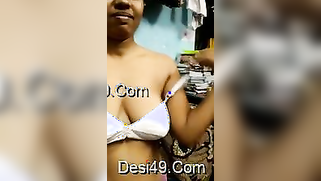 Any man is happy when the Desi MILF takes off bra in the porn video | XXX Video on AllSex.XXX