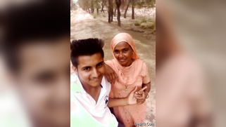 Boy and Desi MILF smile on camera thinking about upcoming porn video | XXX Video on AllSex.XXX